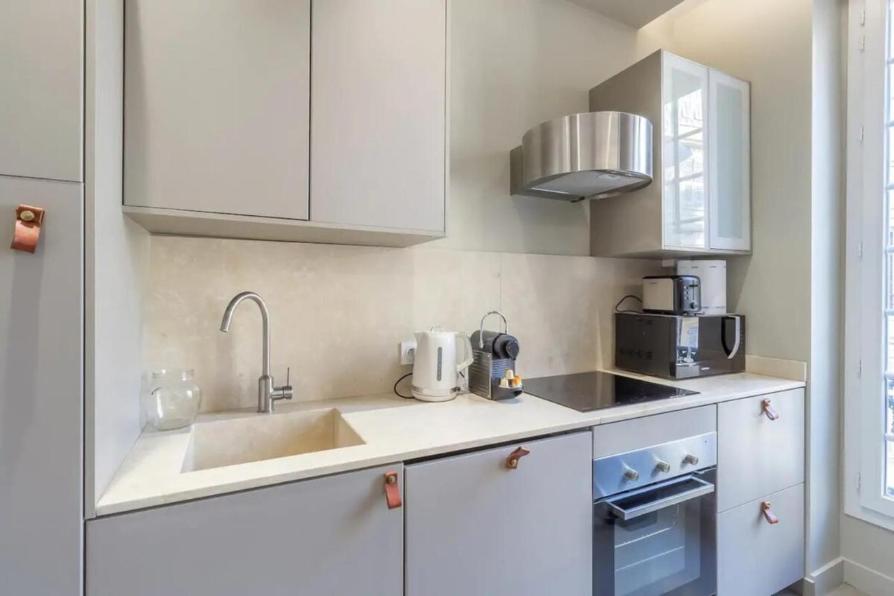 Appartement Private Furnished Ideally Located In The Carré D'or Nice