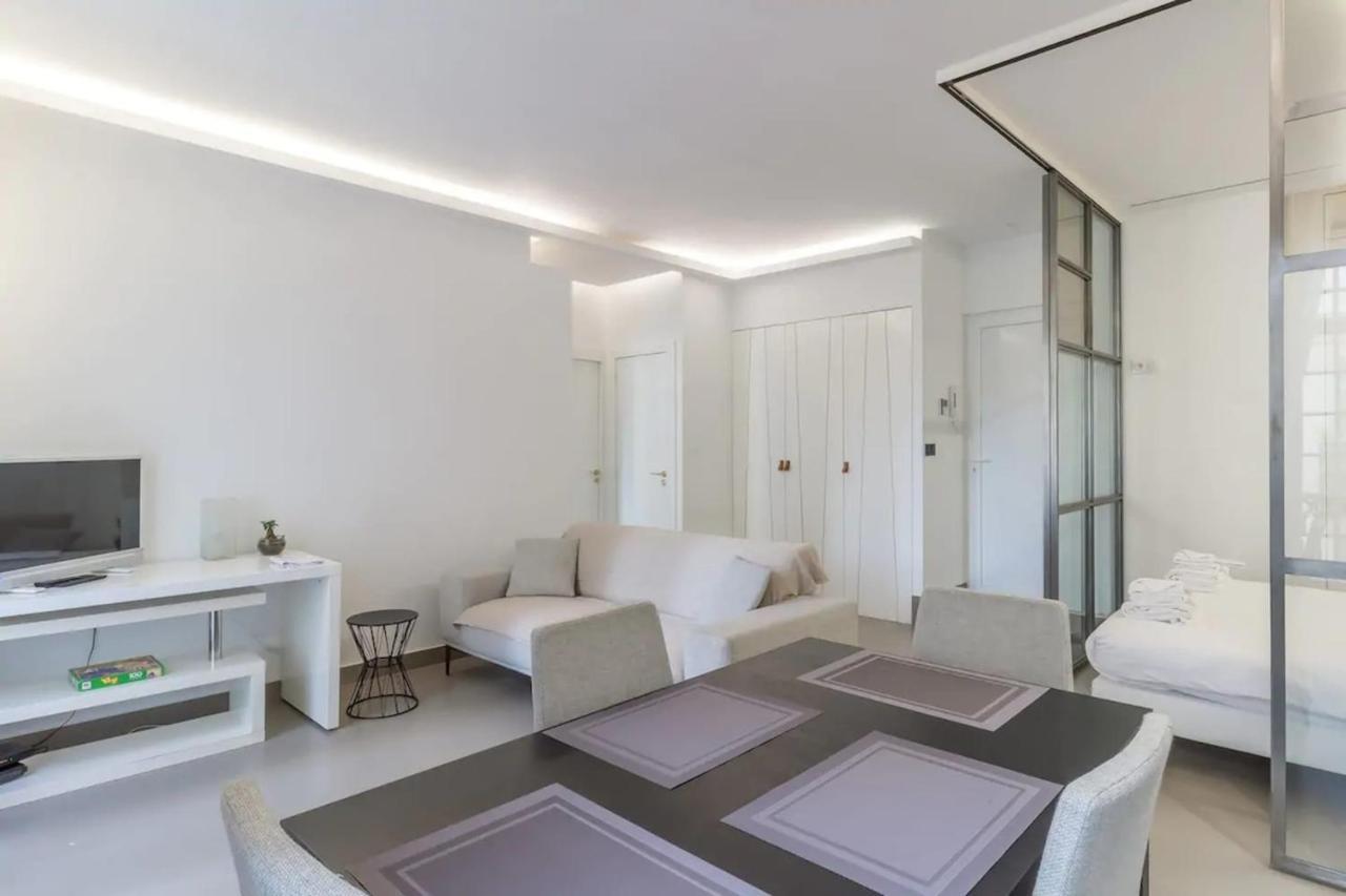 Appartement Private Furnished Ideally Located In The Carré D'or Nice